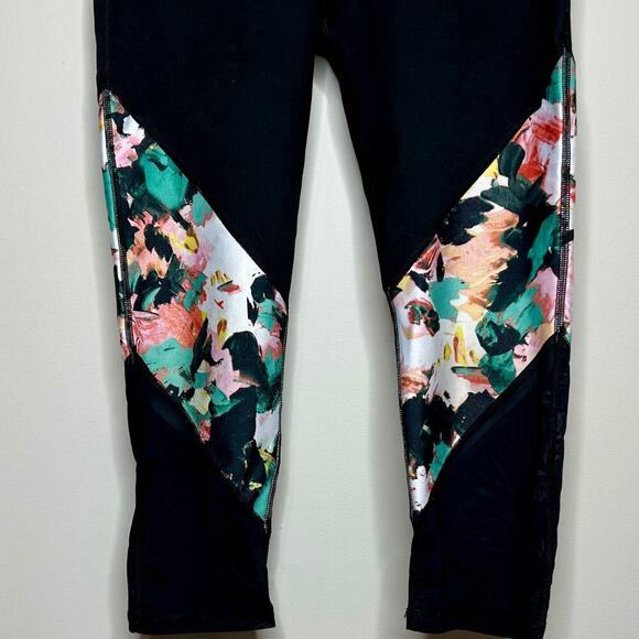 Fabletics Cropped Leggings Size S Capri - Picture 3 of 8